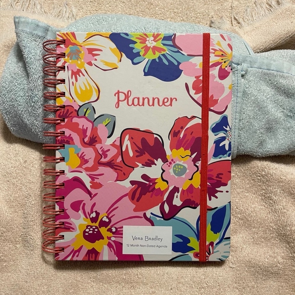 NWT Vera Bradley Pretty Posies Non-Dated Planner Retired pattern